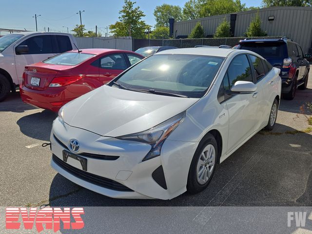 2016 Toyota Prius Two photo 3
