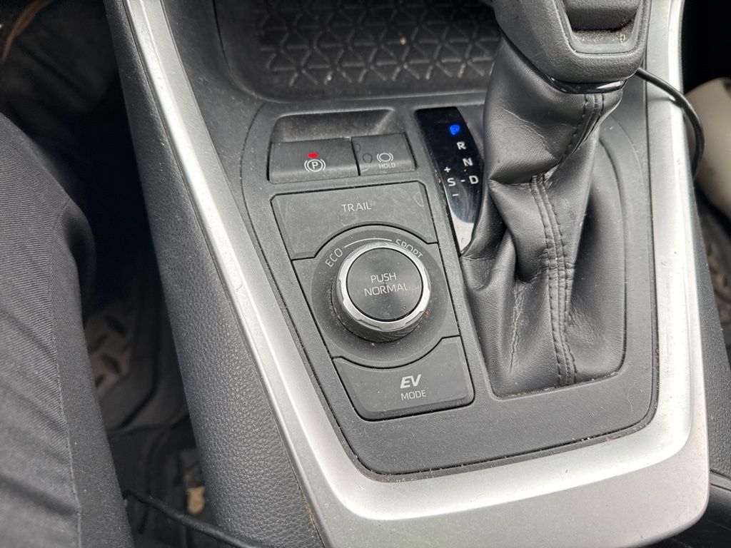 2019 Toyota RAV4 Hybrid LE photo 14