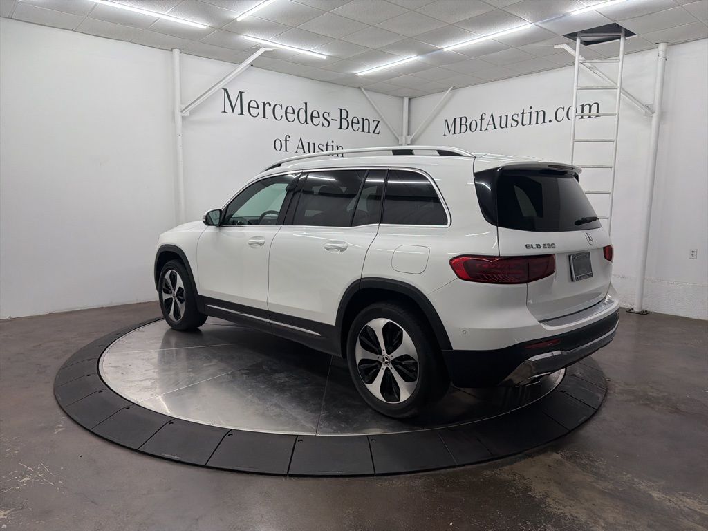 2026 Mercedes Benz GLB 250 photo 4