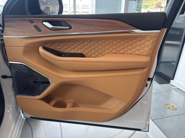 2025 Jeep Grand Cherokee Summit Reserve photo 6