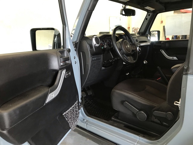 2014 Jeep Wrangler Rubicon photo 11