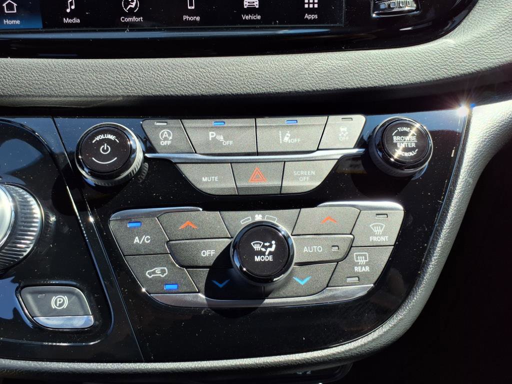 2025 Chrysler Voyager LX photo 21