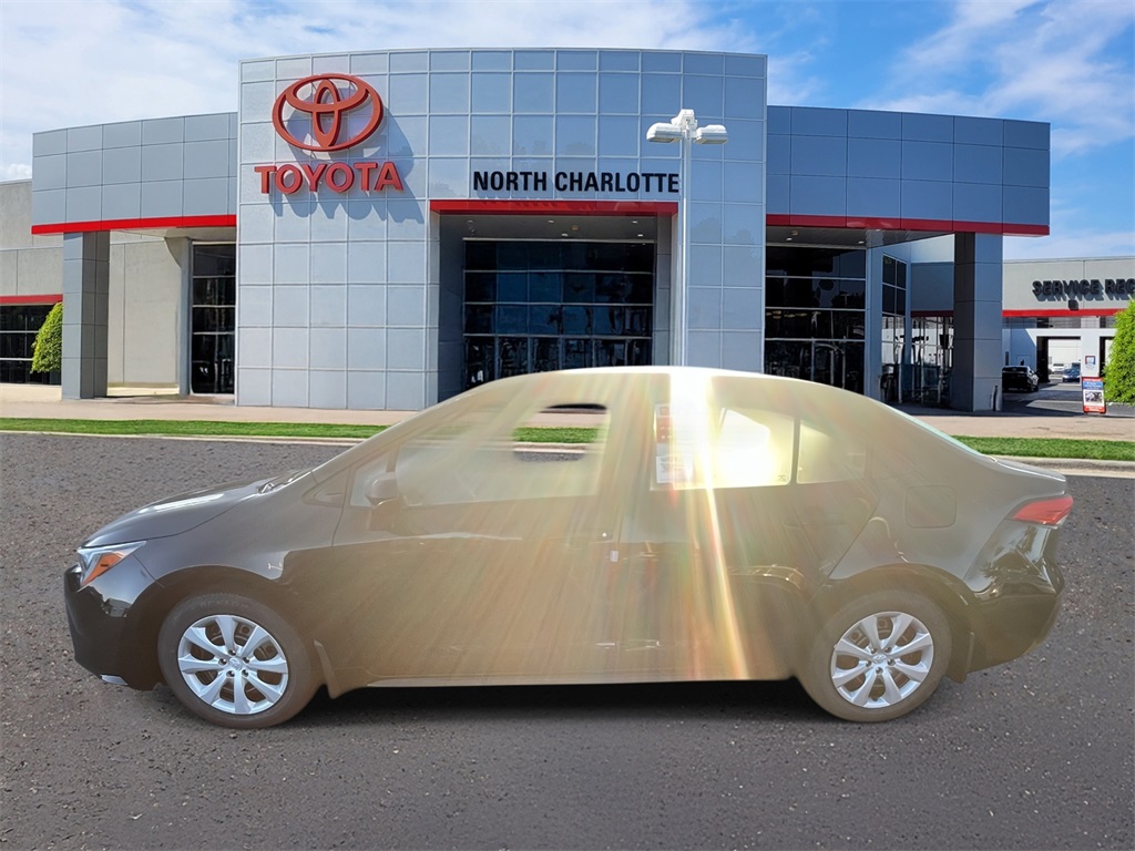 2025 Toyota Corolla LE photo 4