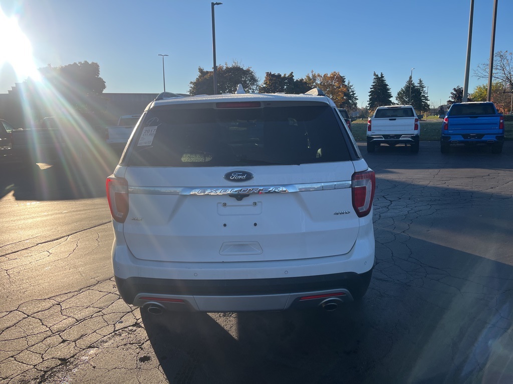 2017 Ford Explorer XLT photo 4