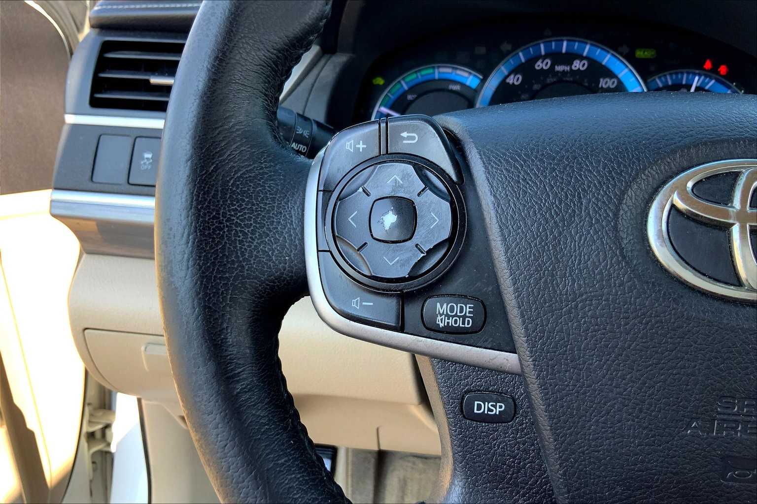 2014 Toyota Camry Hybrid XLE photo 21