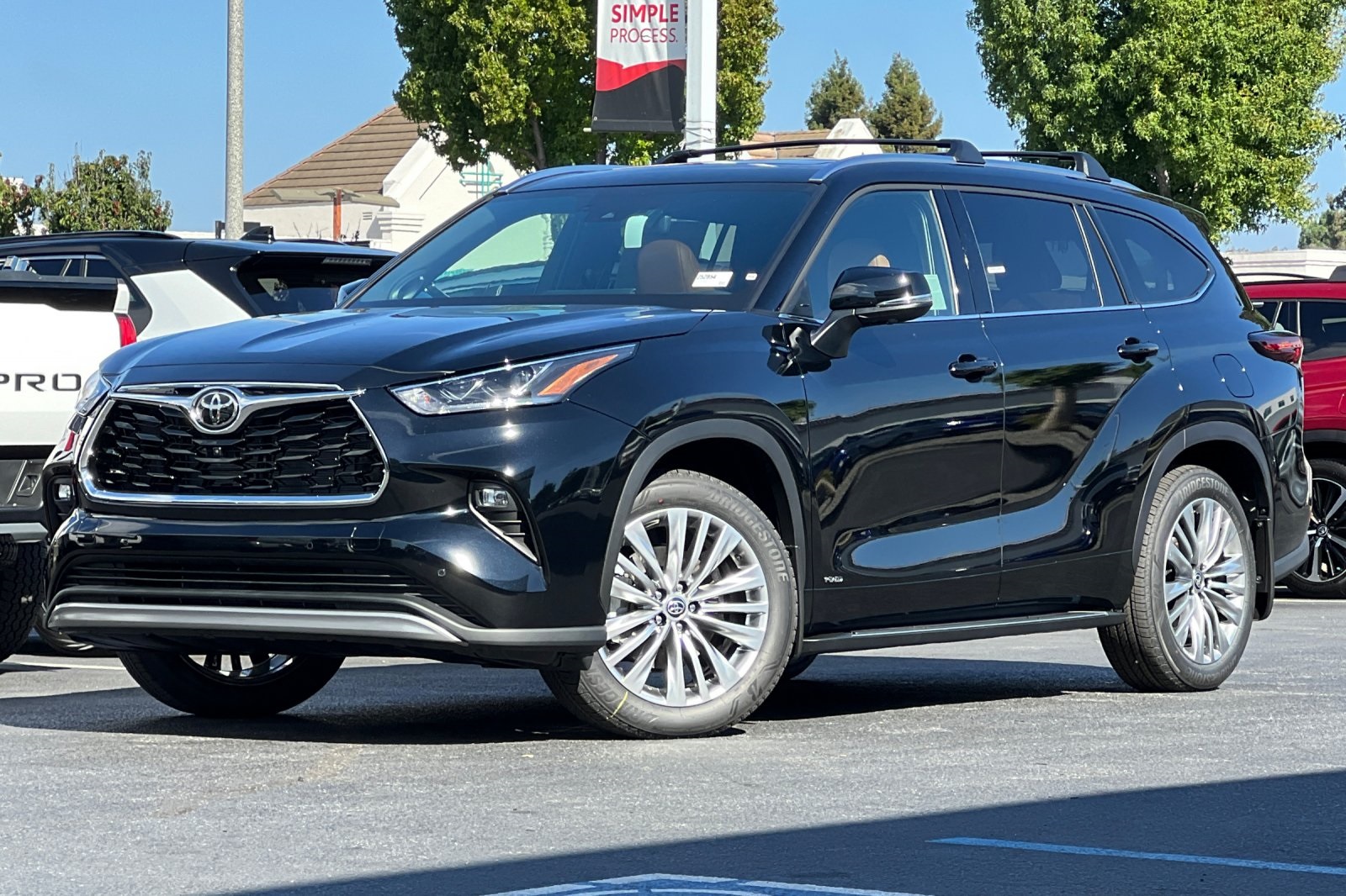 2025 Toyota Highlander Hybrid Platinum photo 2