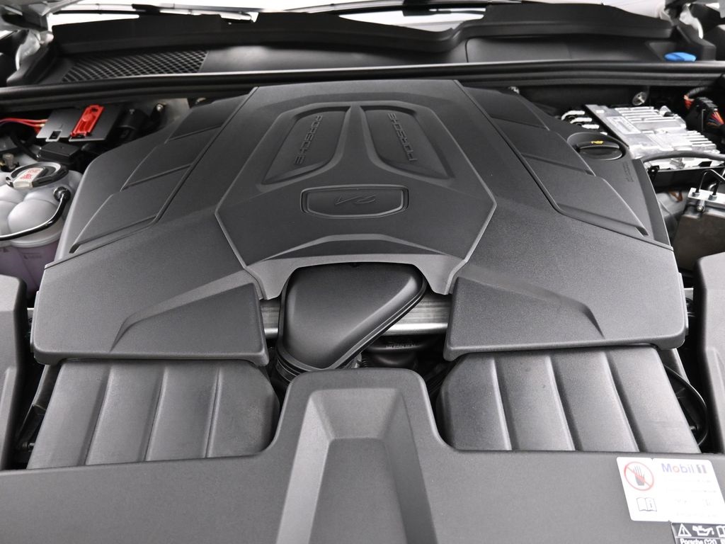 2024 Porsche Cayenne Base photo 17