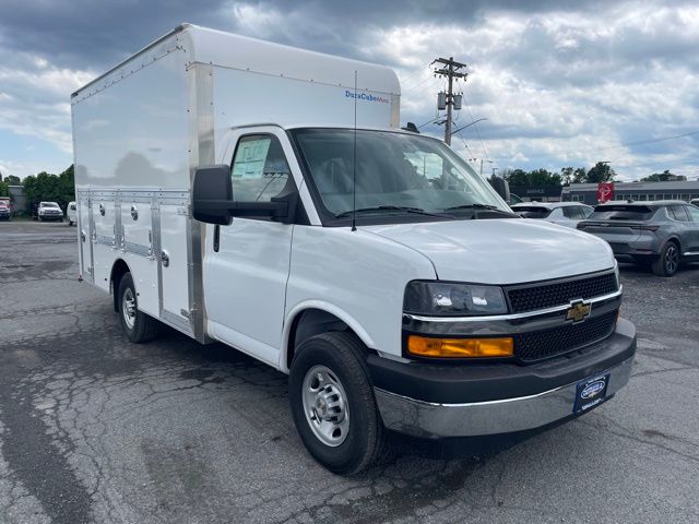 2025 Chevrolet Express Cutaway Base's photo