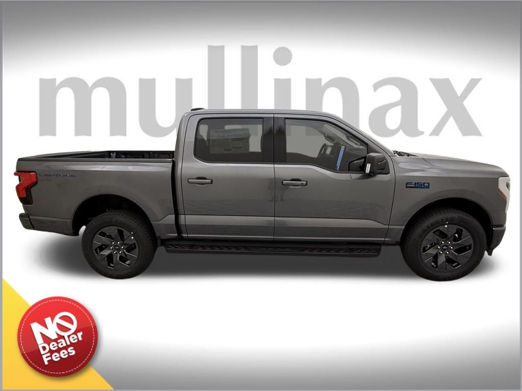 2025 Ford F-150 Lightning photo 2