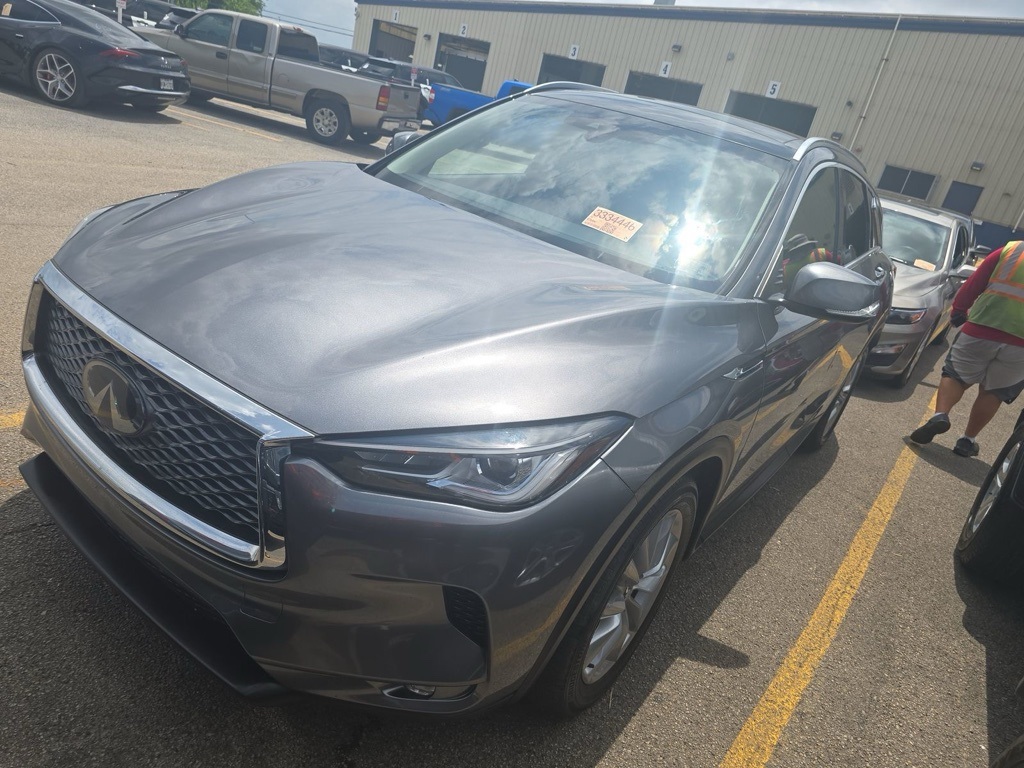 2022 Infiniti QX50 Luxe AWD photo 2