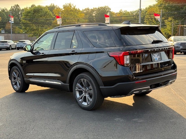 2025 Ford Explorer photo 3