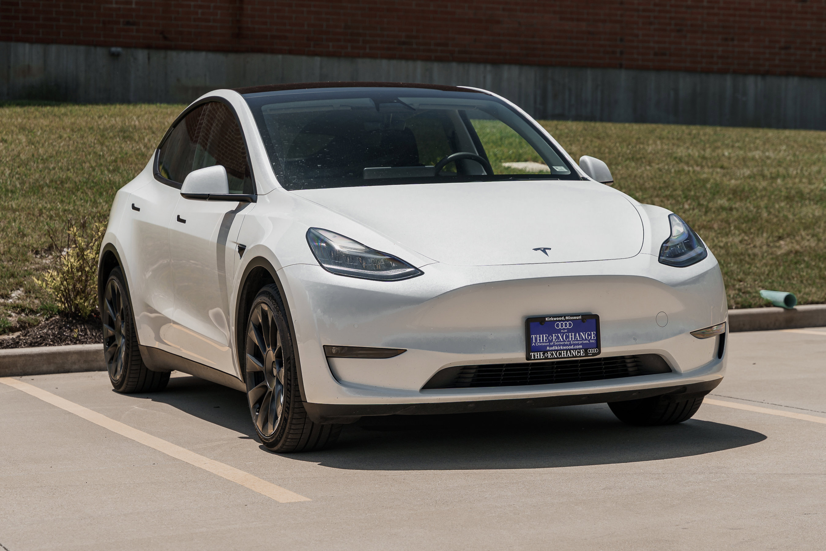 Used 2021 Tesla Model Y Long Range with VIN 5YJYGDEE6MF243877 for sale in Kirkwood, MO