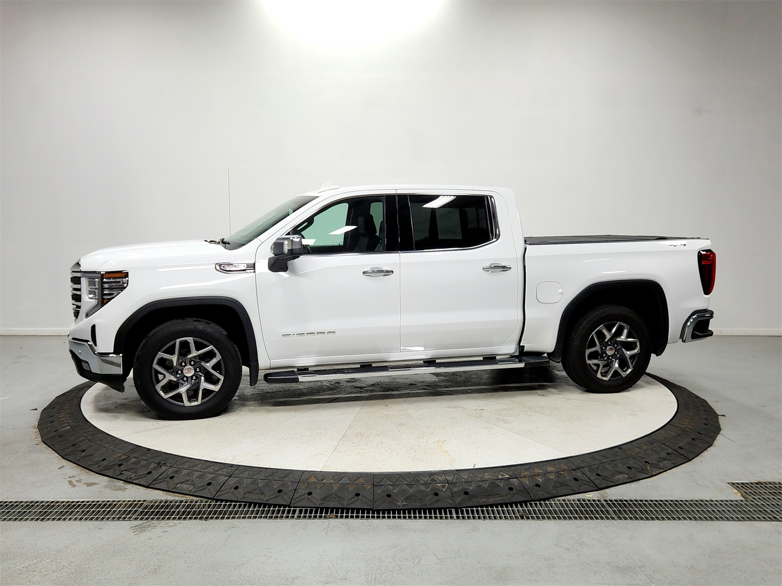 2022 Gmc Sierra 1500 SLT photo 2