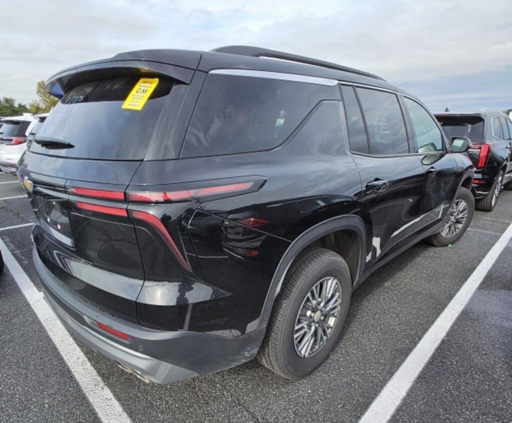 2025 Chevrolet Traverse photo 4