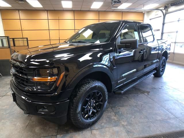 2025 Ford F-150 XLT photo 3