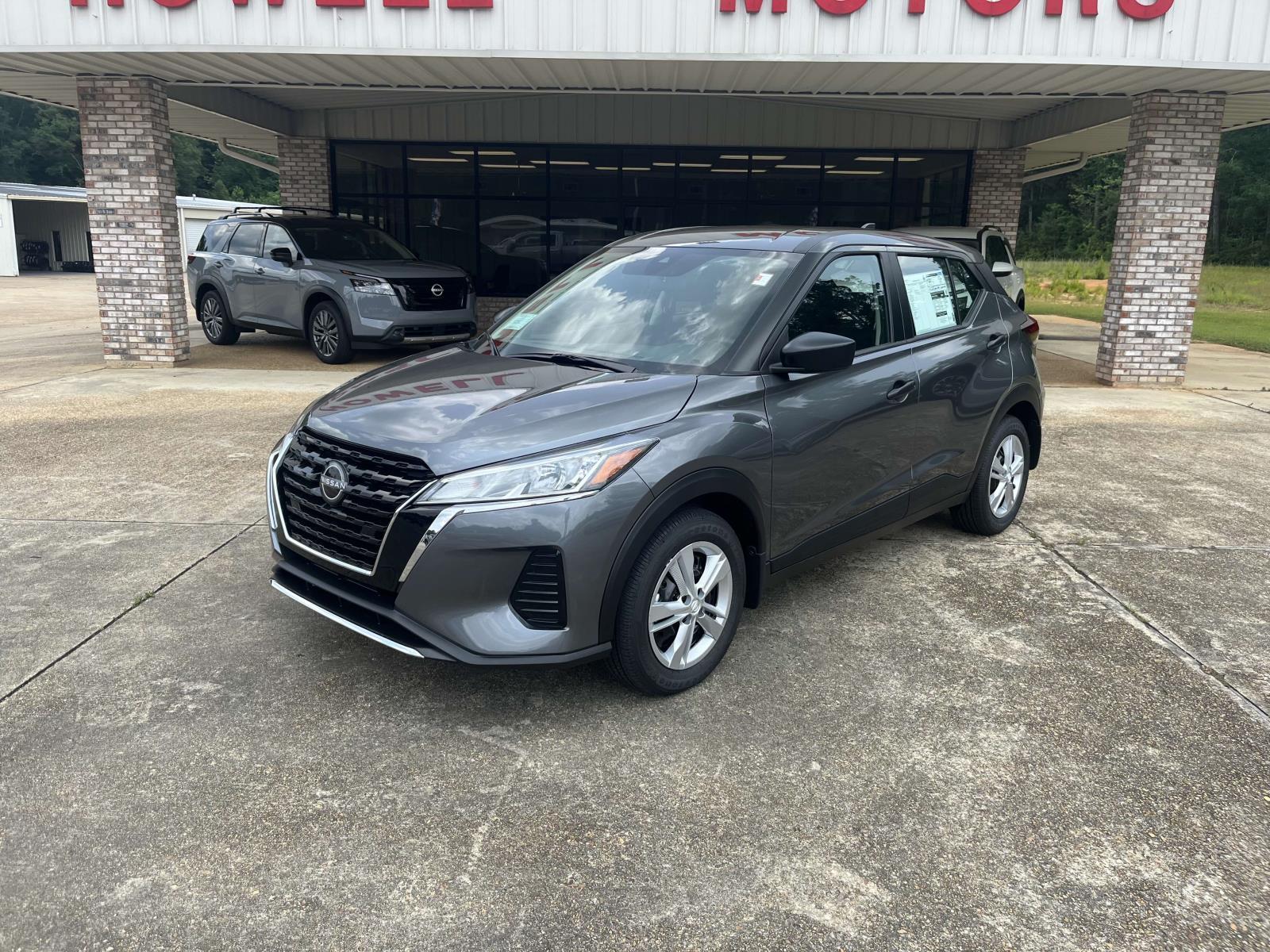 2025 Nissan KICKS PLAY Base's photo