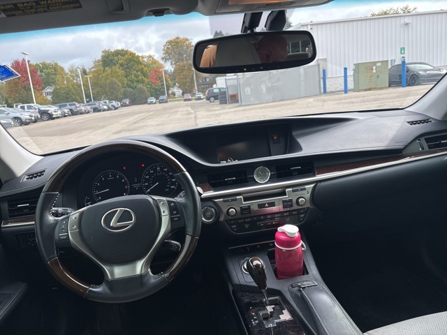 2015 Lexus ES 350 photo 4