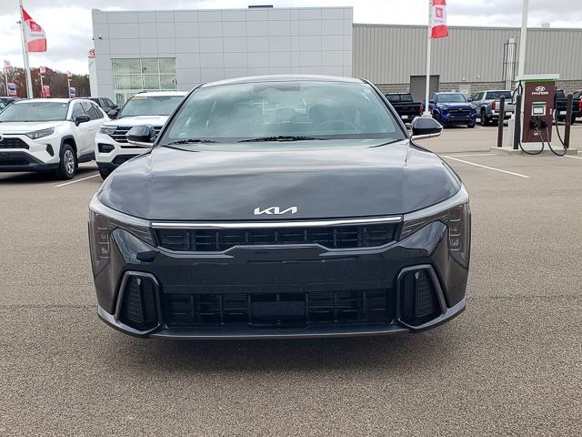 2025 Kia K4 GT-Line photo 2