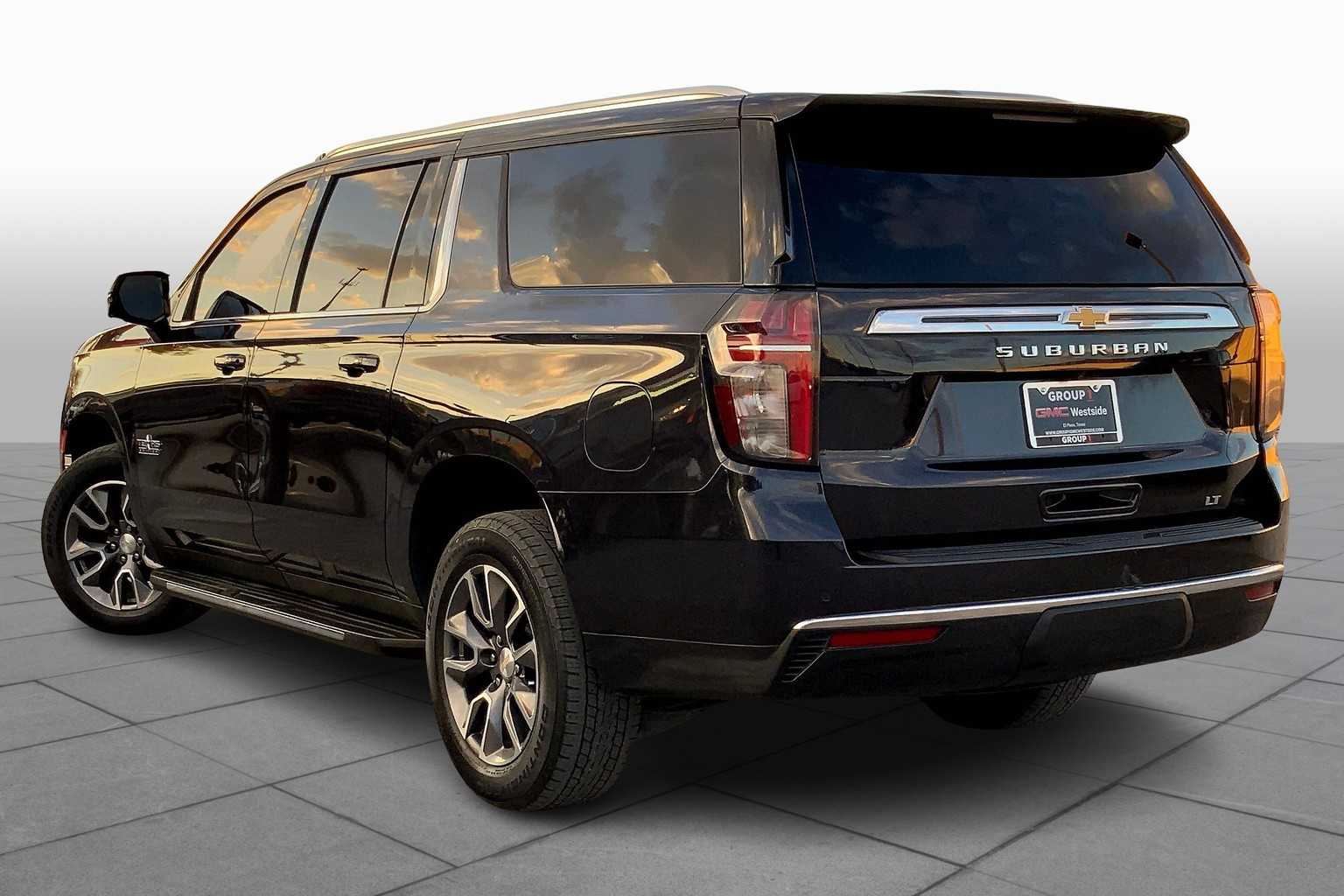 2022 Chevrolet Suburban LT photo 11
