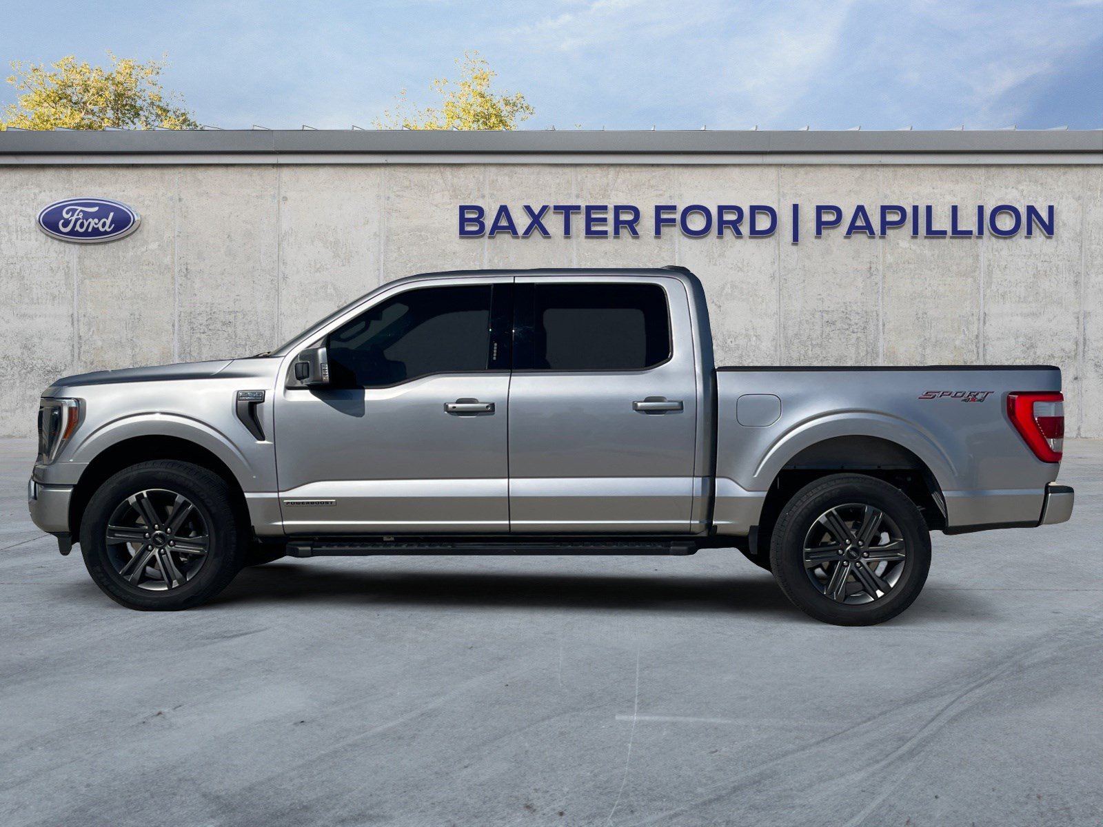 2023 Ford F-150 Lariat photo 2