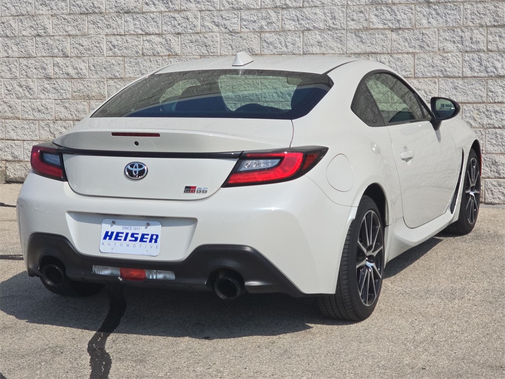 2023 Toyota GR86 Base photo 13