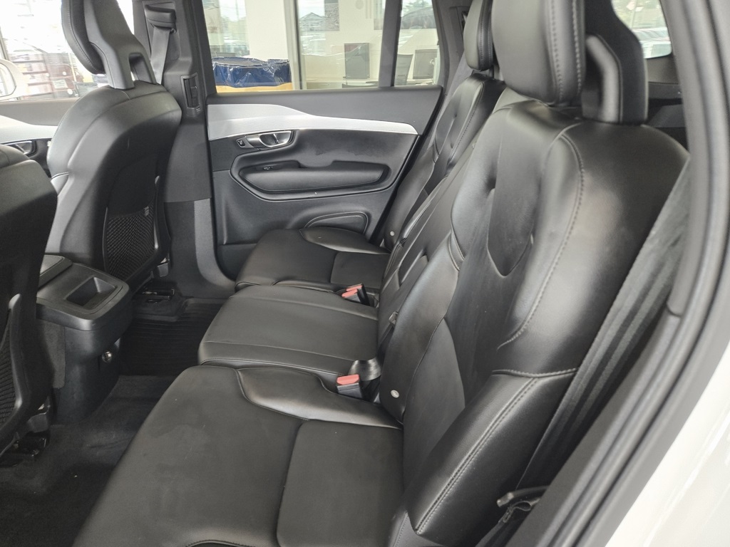 2016 Volvo XC90 T5 Momentum photo 17