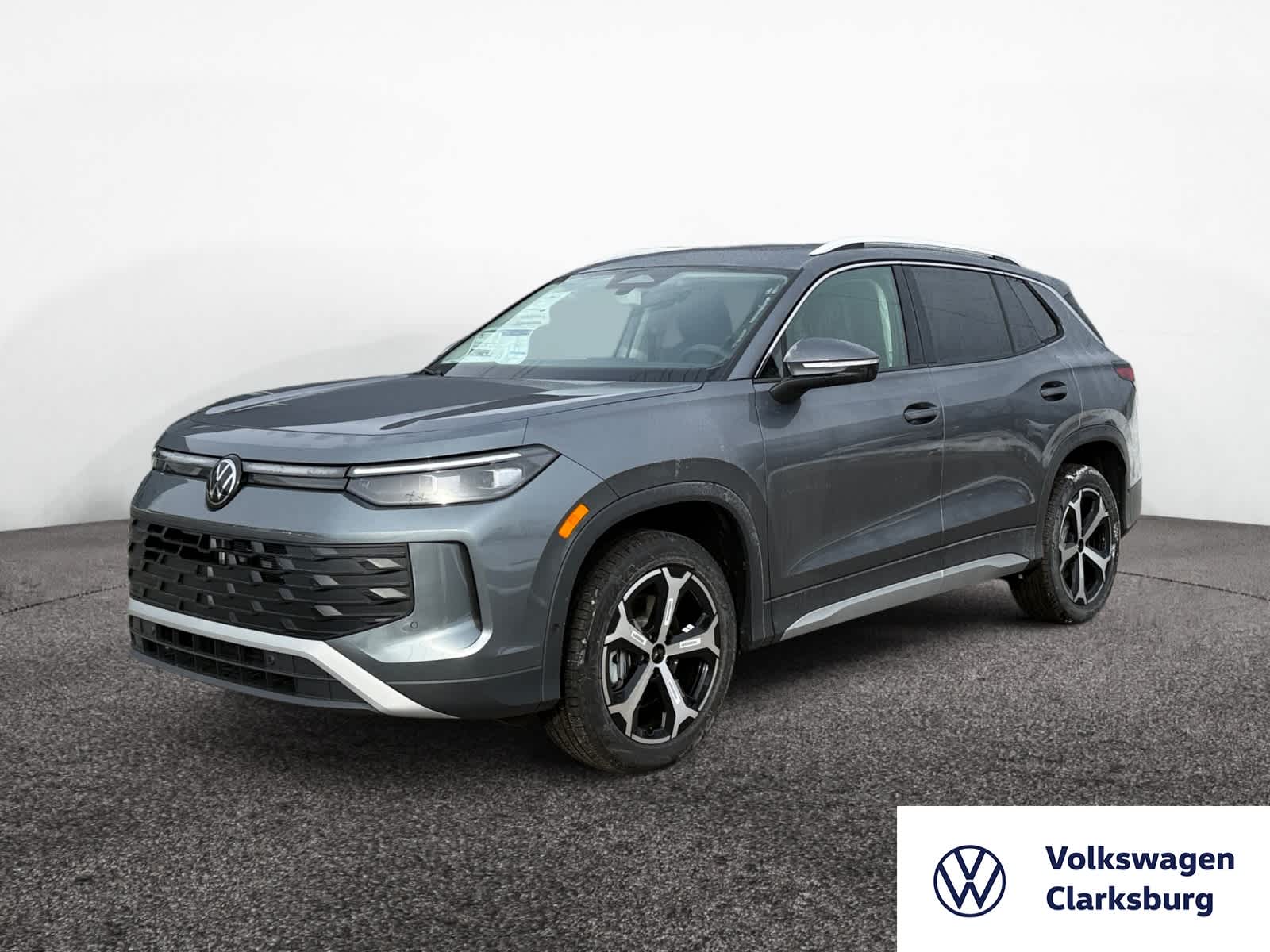 2026 Volkswagen Tiguan SE's photo