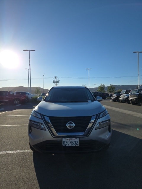 2021 Nissan Rogue SV photo 2