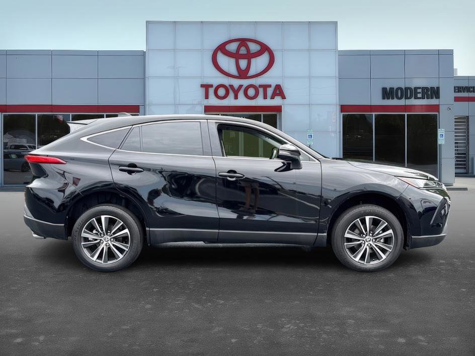 2022 Toyota Venza LE photo 3