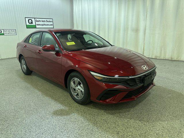 2025 Hyundai Elantra SE photo 2