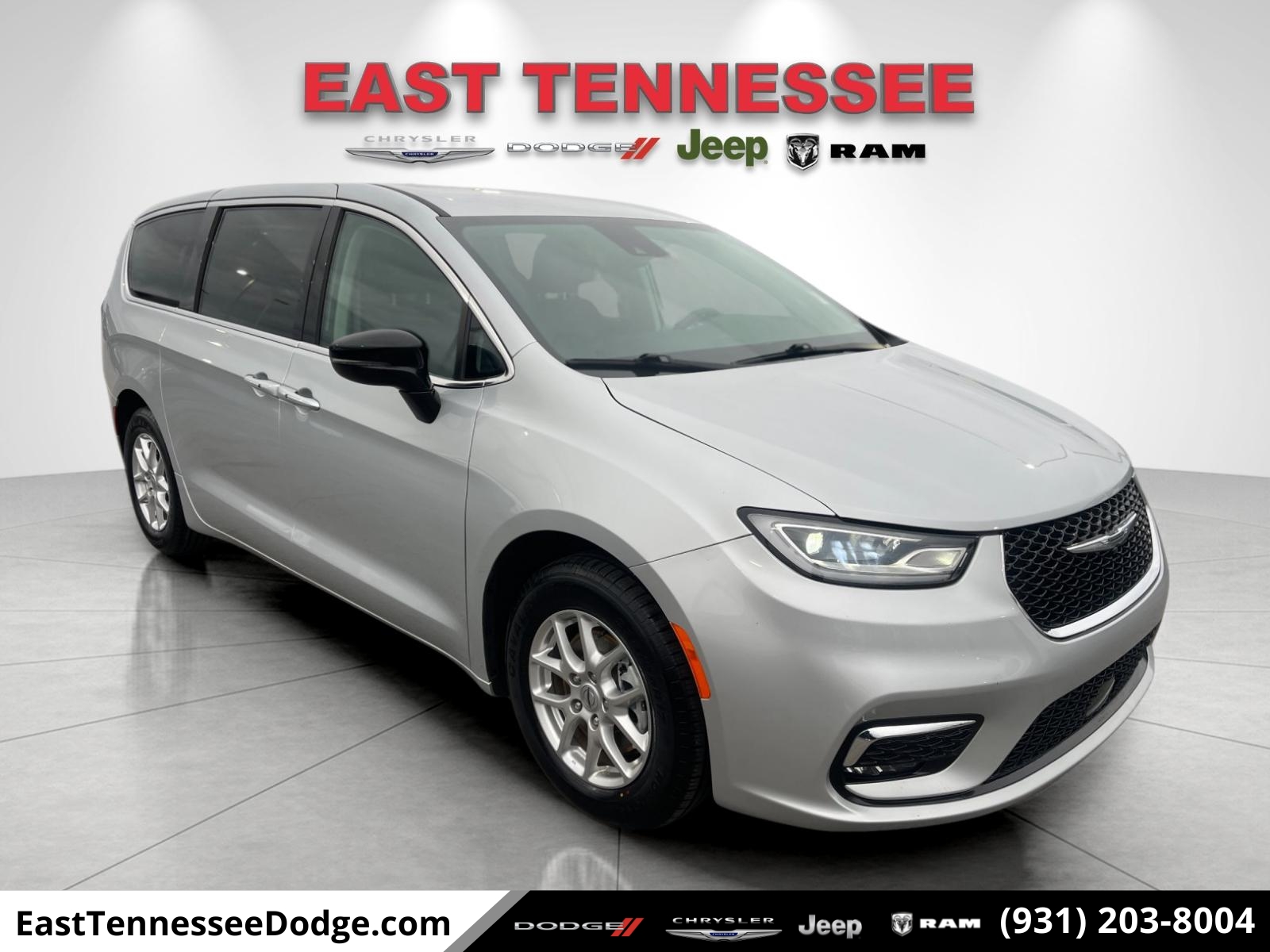 2024 Chrysler Pacifica Touring L's photo