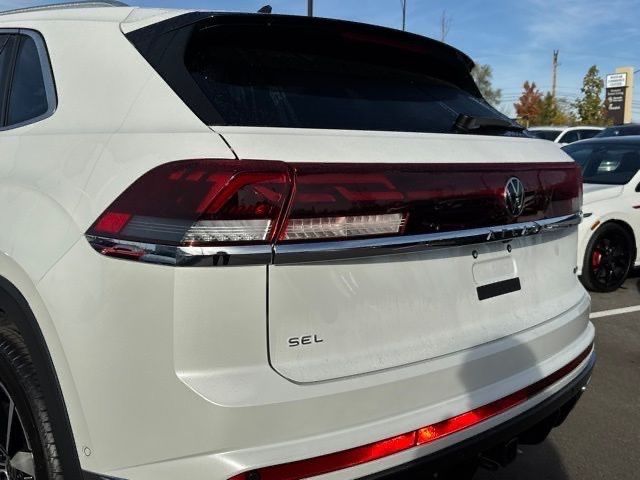 2025 Volkswagen Atlas Cross Sport SEL Premium R-Line photo 4