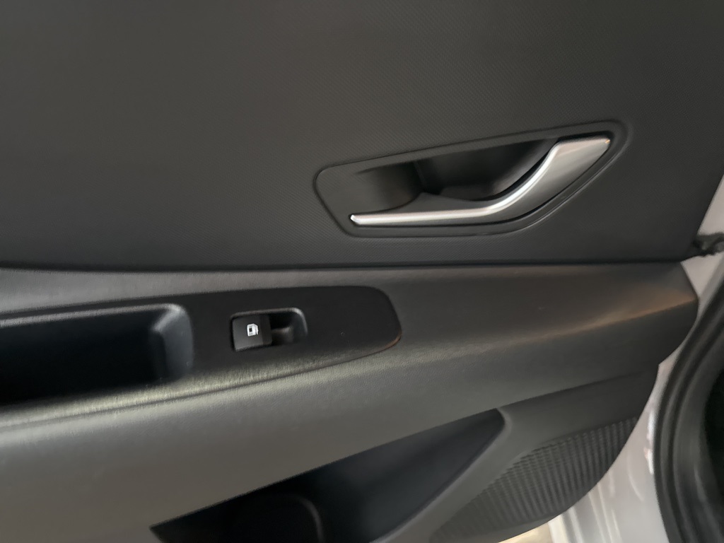 2025 Hyundai Elantra SE photo 19