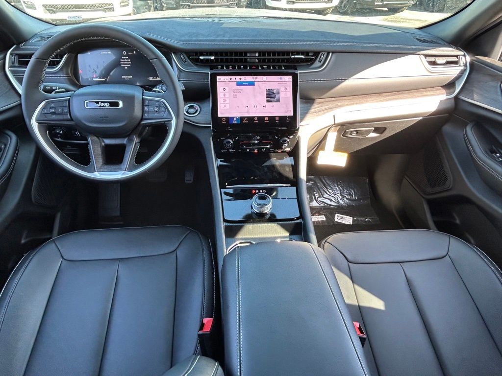 2025 Jeep Grand Cherokee Limited photo 30