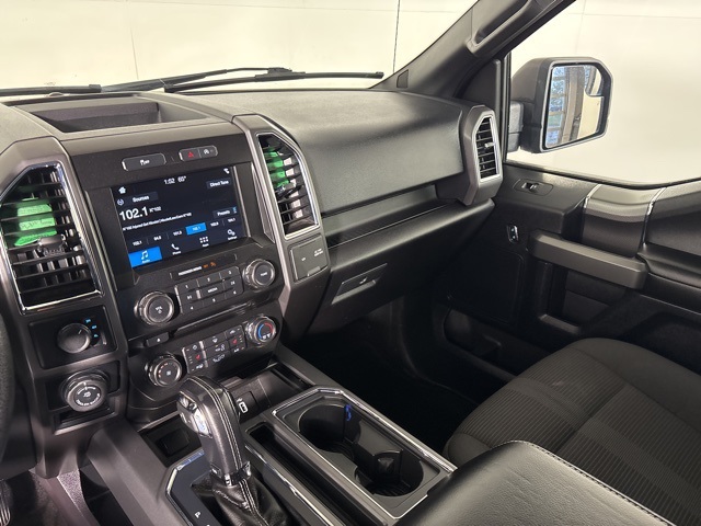 2016 Ford F-150 XLT photo 12