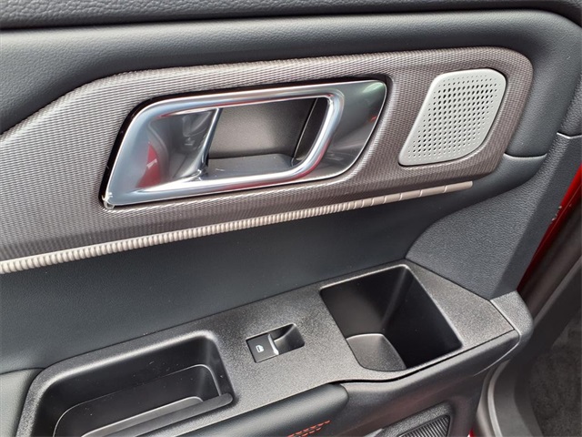 2025 Ford Explorer ST photo 7