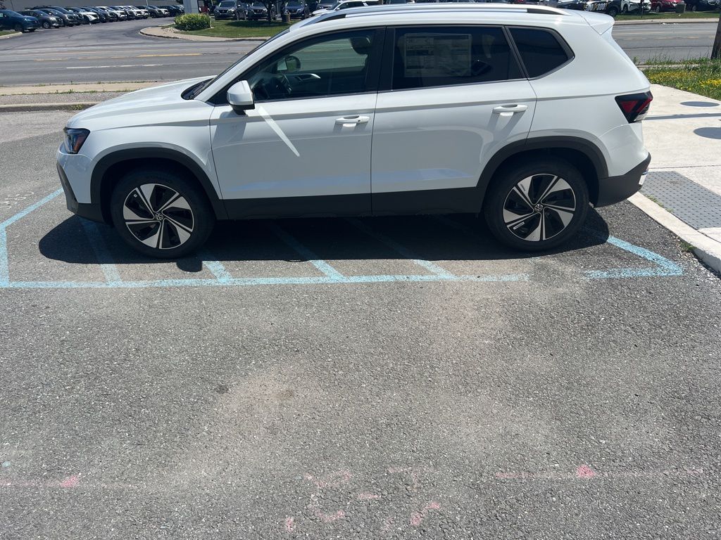 2025 Volkswagen Taos SE photo 11
