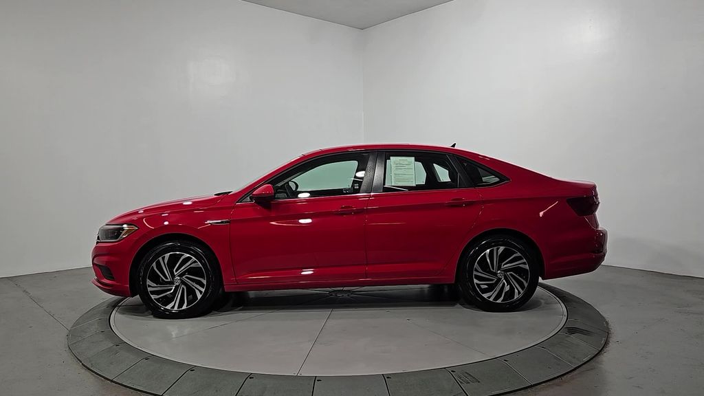 2021 Volkswagen Jetta SEL photo 2