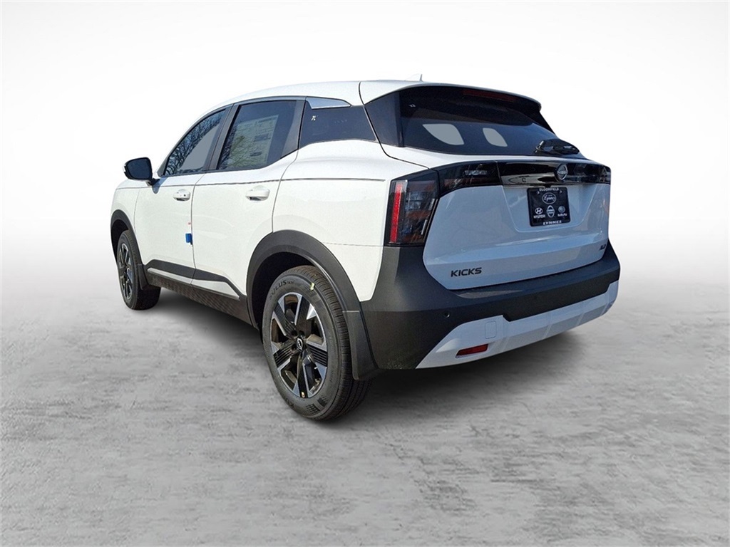 2025 Nissan Kicks SV photo 3