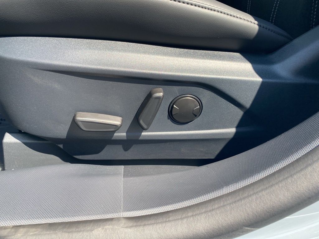 2025 Ford Mustang Mach-E Select photo 11