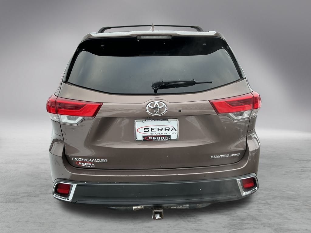 2017 Toyota Highlander Limited photo 4