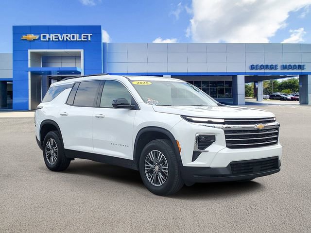 2025 Chevrolet Traverse LT's photo