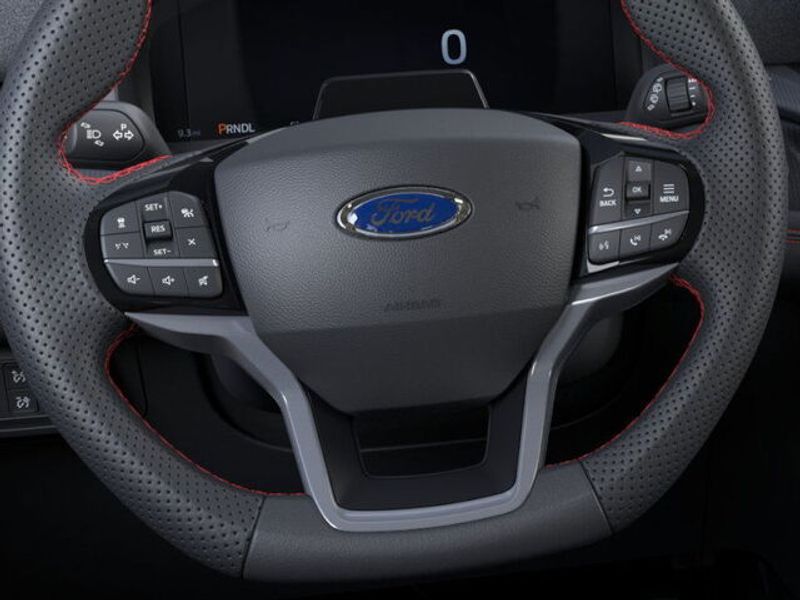 2025 Ford Explorer ST-Line photo 8