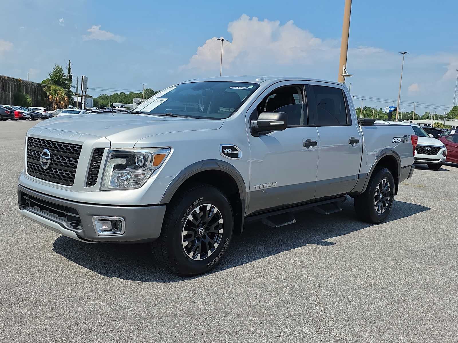 2017 Nissan Titan PRO-4X photo 3