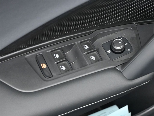2025 Volkswagen Tiguan SE photo 13