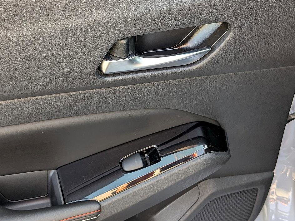2023 Nissan Altima SR photo 25