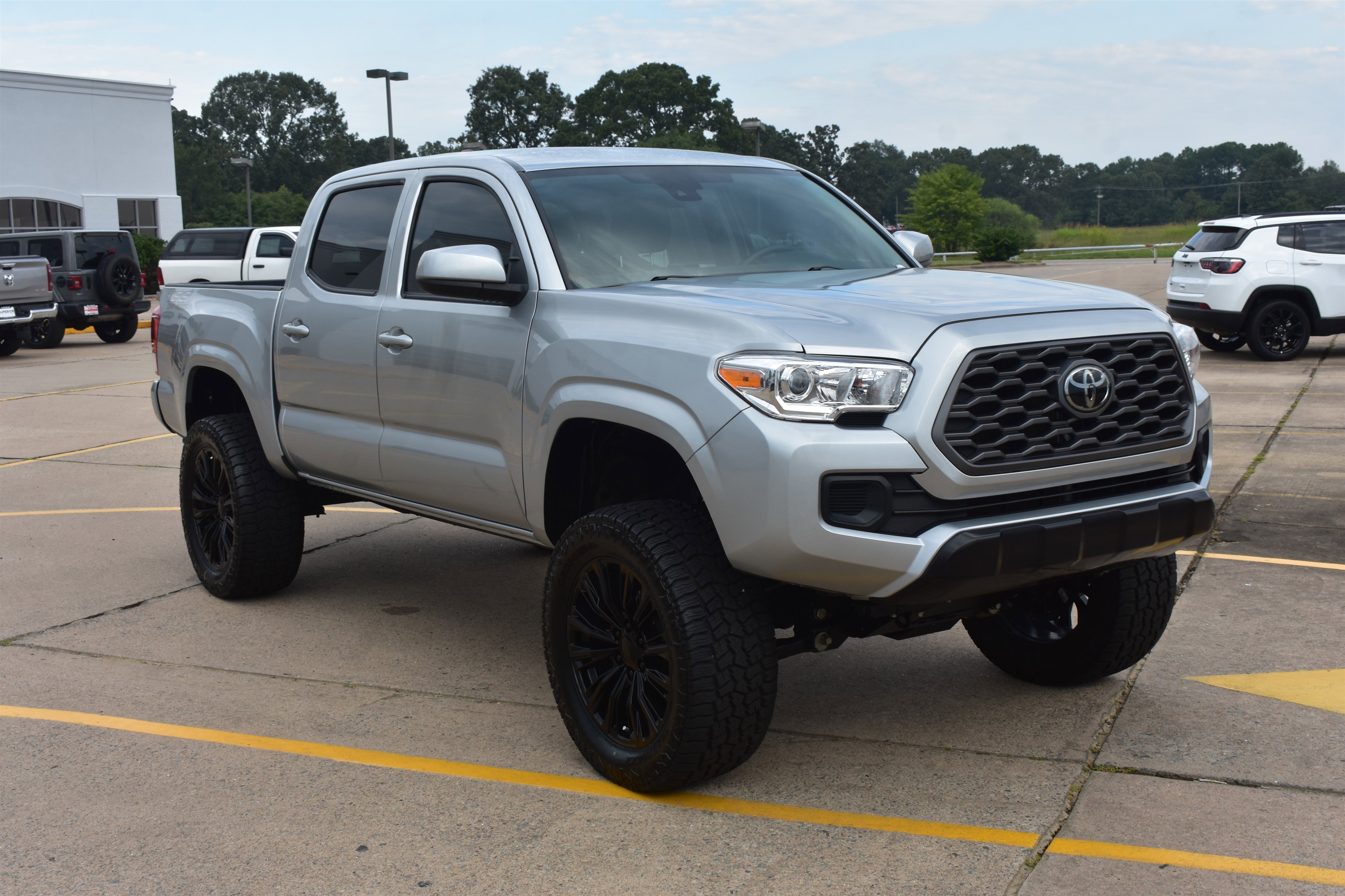 2023 Toyota Tacoma SR photo 3