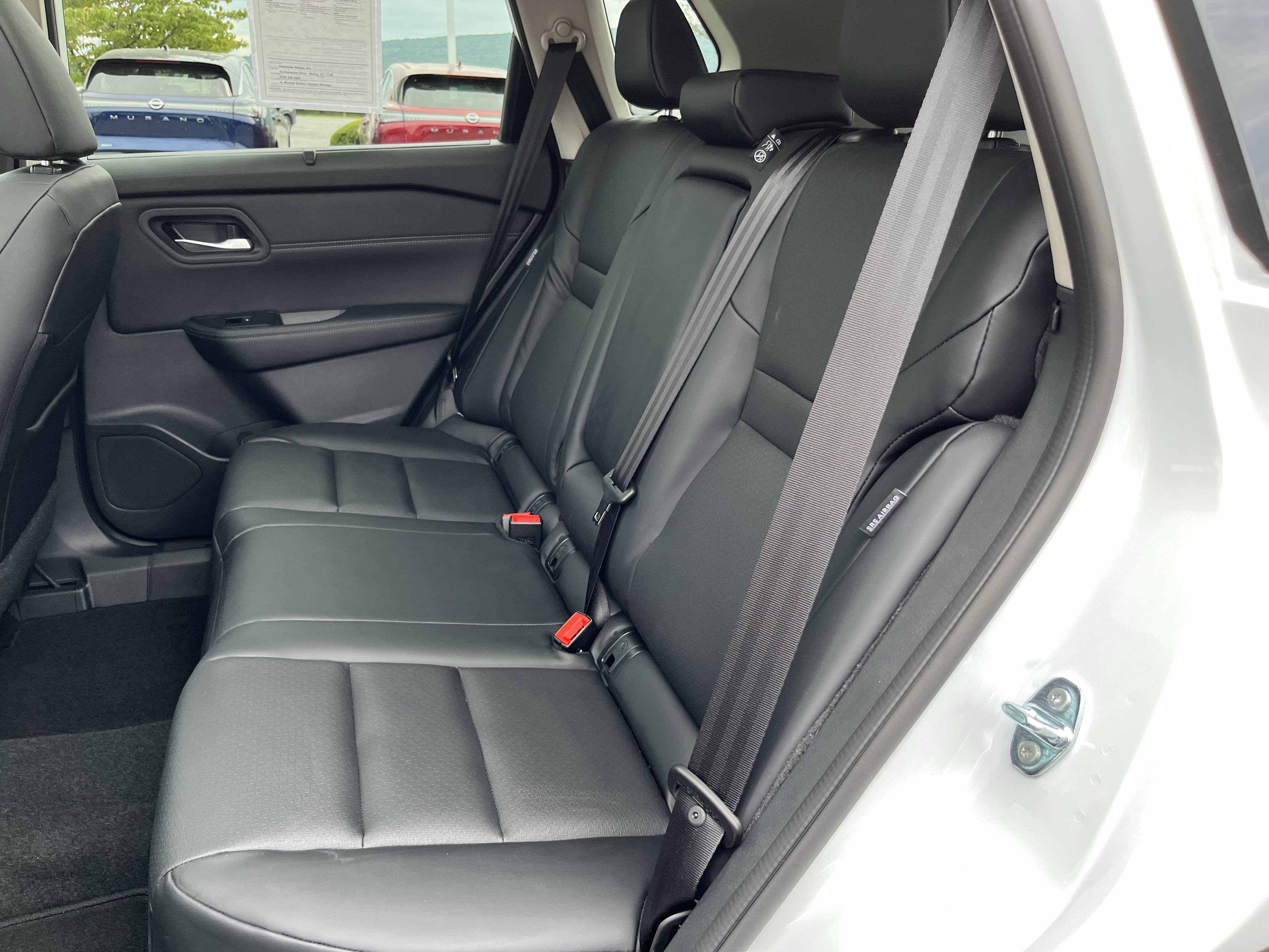 2025 Nissan Rogue AWD SV photo 3