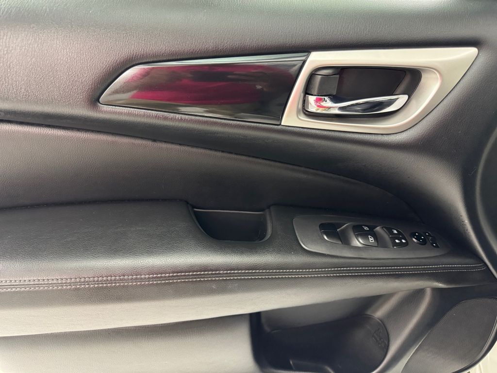 2020 Nissan Pathfinder SV photo 10