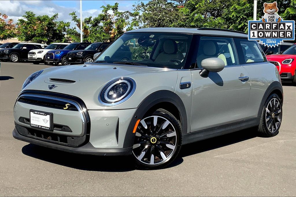 Used 2022 MINI Hardtop 2 Door SE with VIN WMW13DJ01N2P96106 for sale in Kapolei, HI